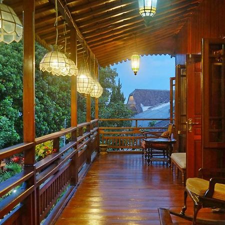 Badjoeri Ethnic Wooden Homestay Bandung Exterior photo