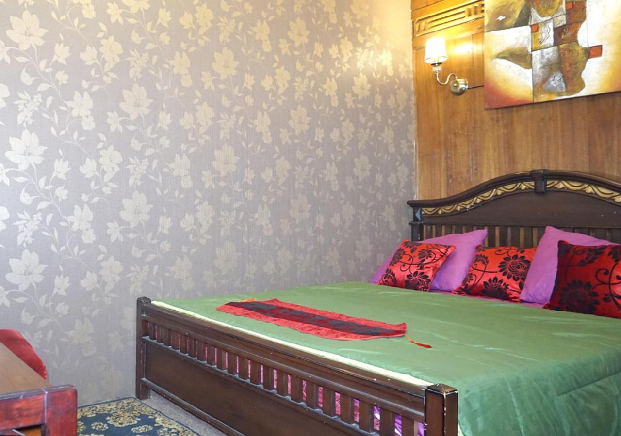Badjoeri Ethnic Wooden Homestay Bandung Exterior photo