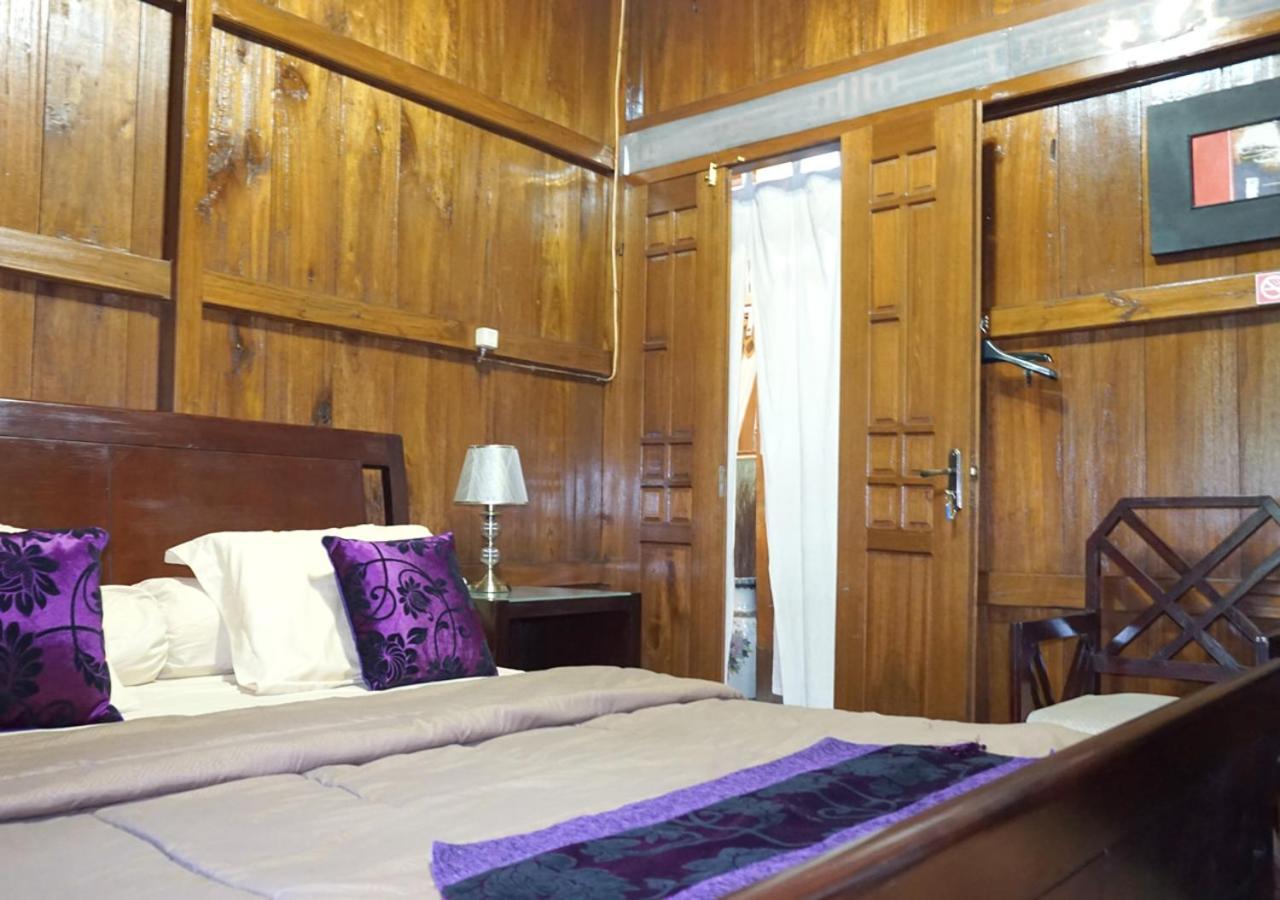 Badjoeri Ethnic Wooden Homestay Bandung Exterior photo
