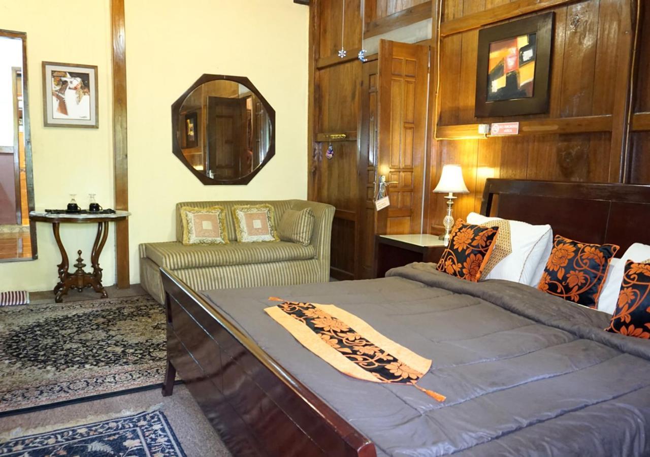 Badjoeri Ethnic Wooden Homestay Bandung Exterior photo