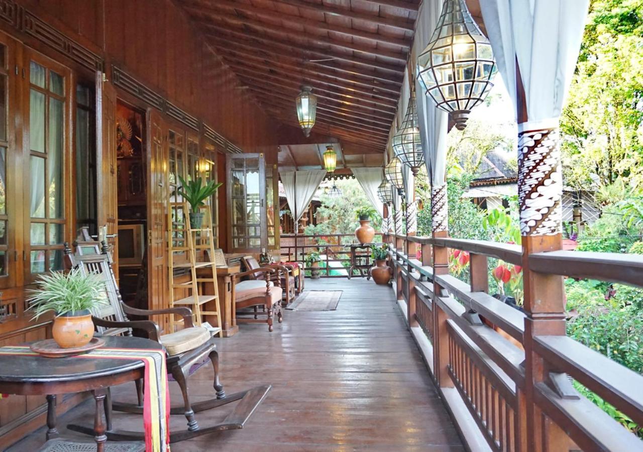 Badjoeri Ethnic Wooden Homestay Bandung Exterior photo