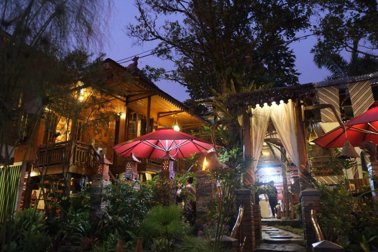 Badjoeri Ethnic Wooden Homestay Bandung Exterior photo