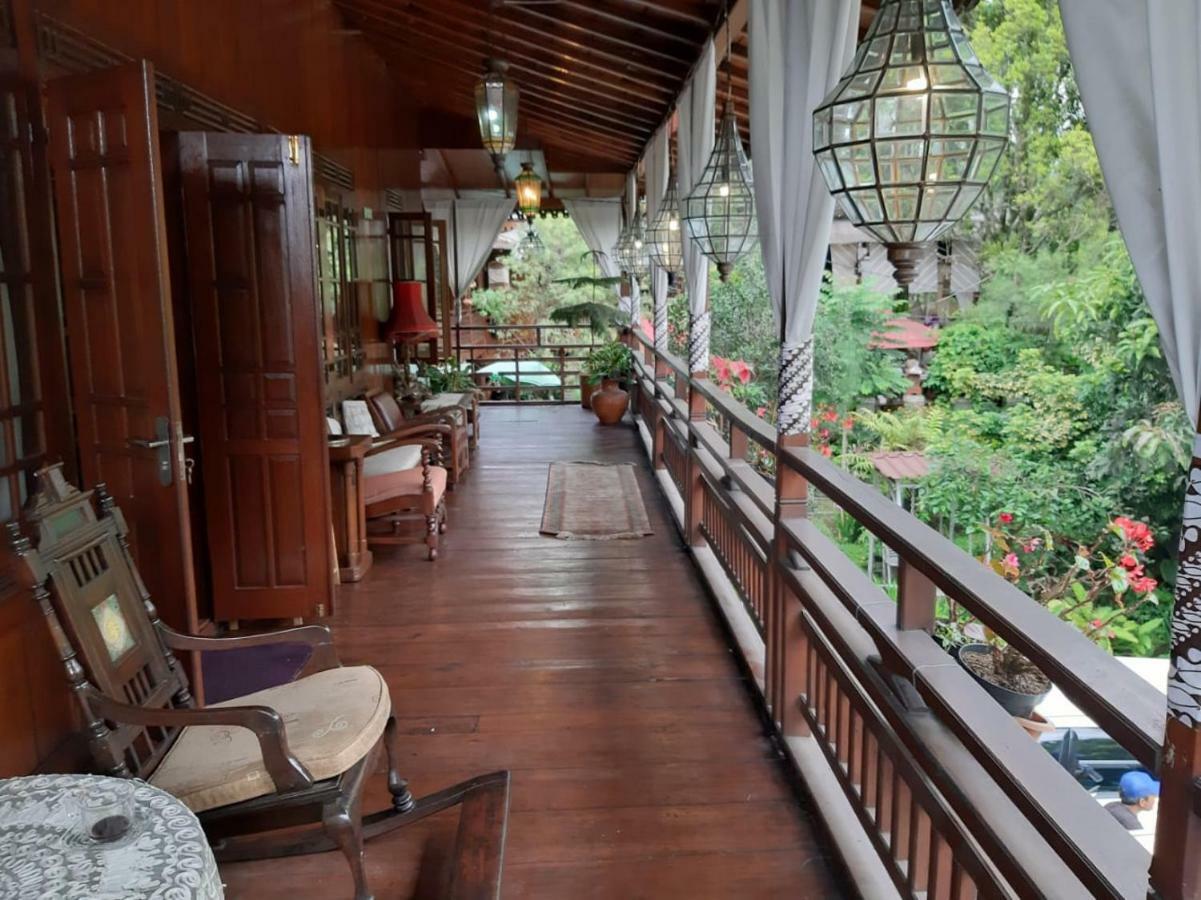 Badjoeri Ethnic Wooden Homestay Bandung Exterior photo