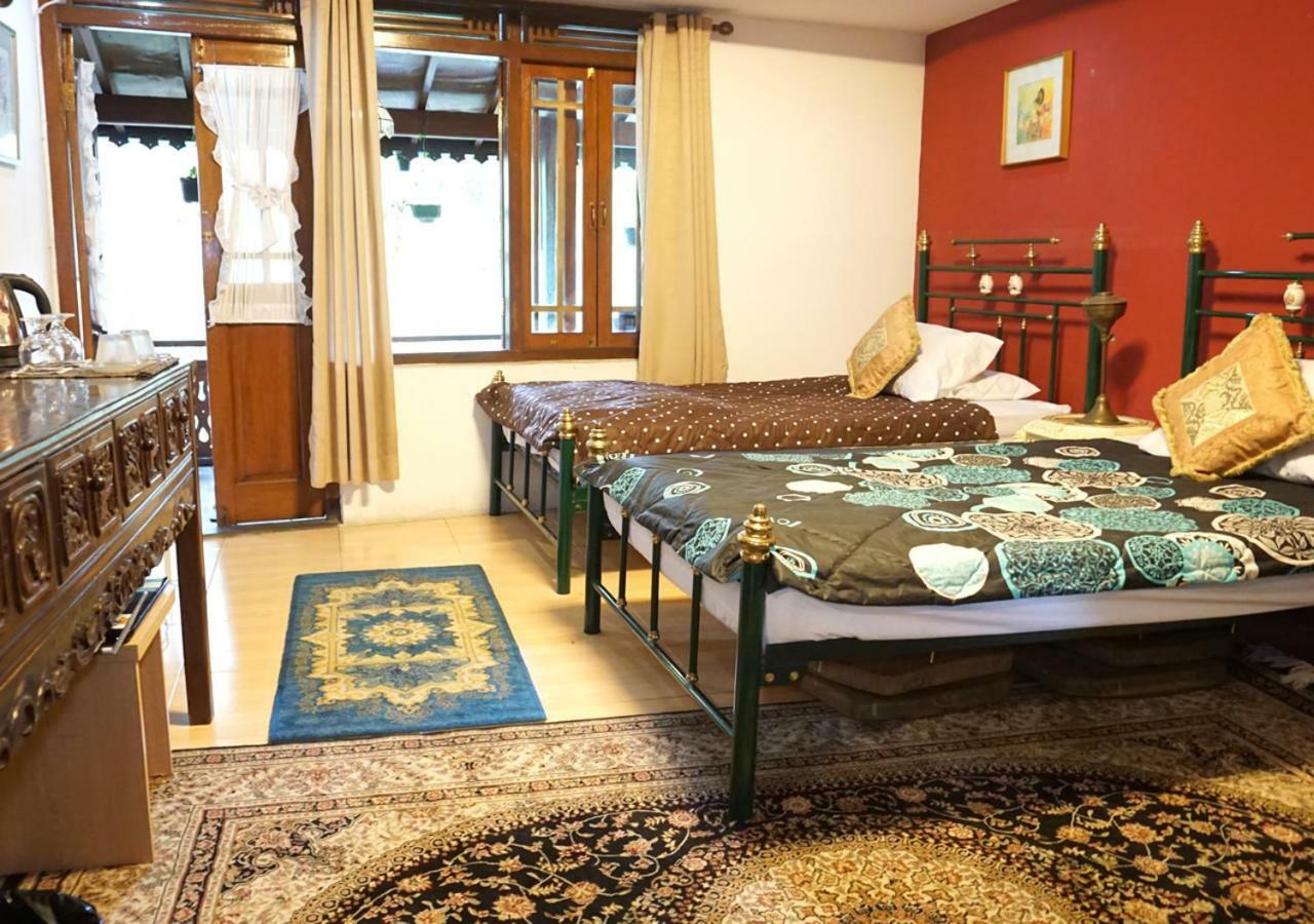 Badjoeri Ethnic Wooden Homestay Bandung Exterior photo