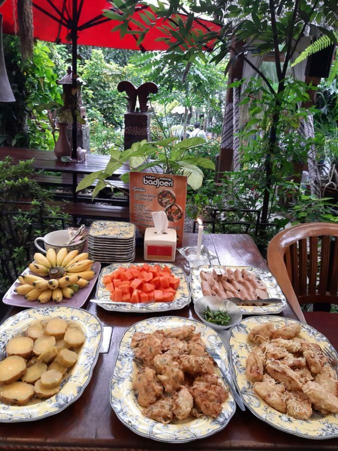 Badjoeri Ethnic Wooden Homestay Bandung Exterior photo